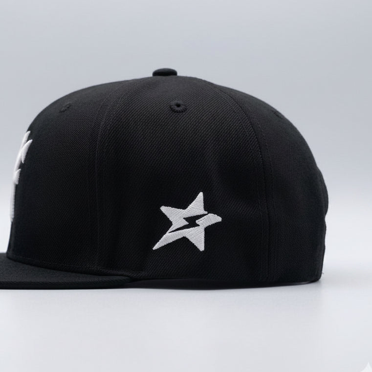 YF Snapback Saphir Schwarz